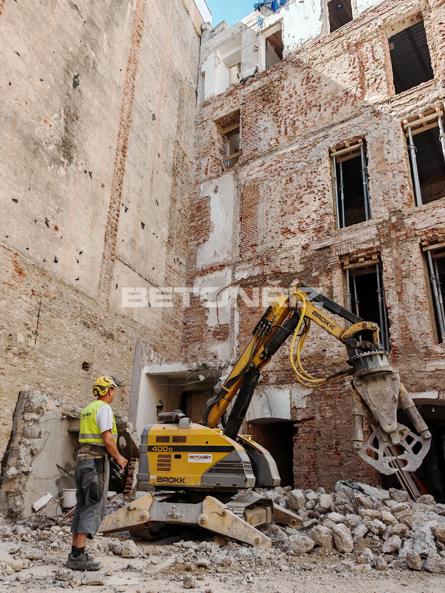 Brokk 400D demolice BETONŘÍZ