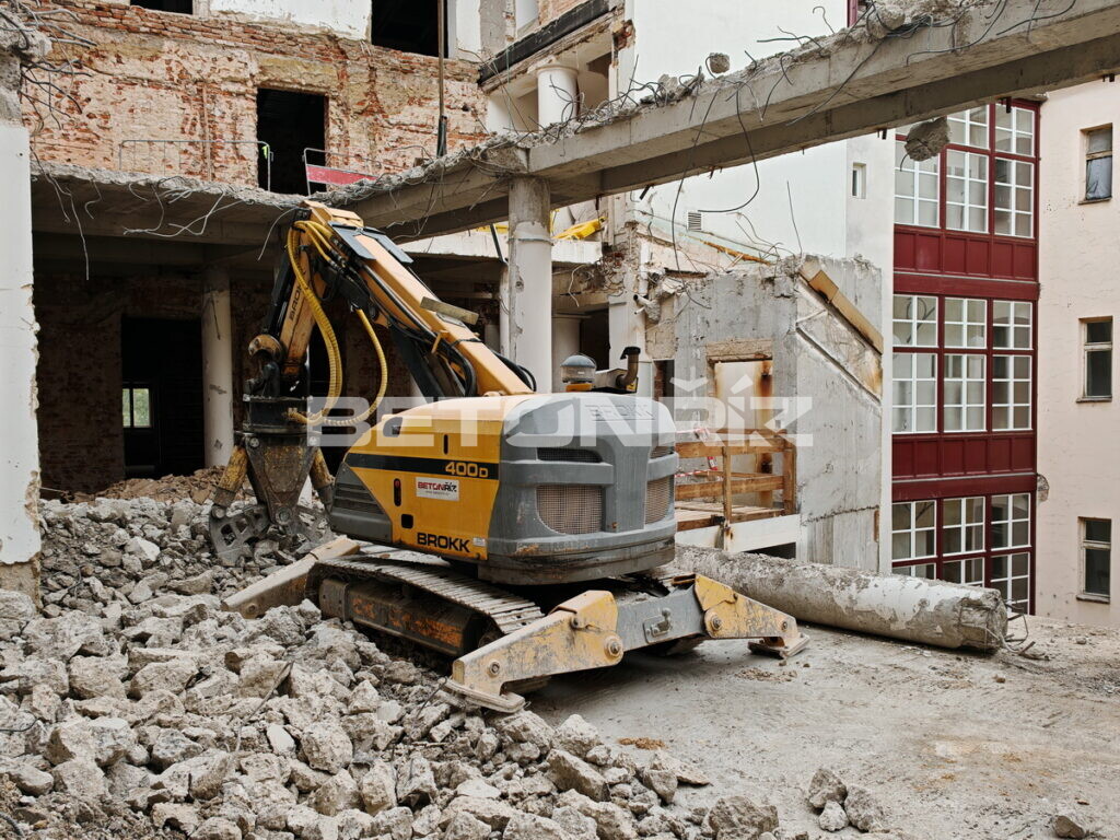 Brokk 400D demolice BETONŘÍZ